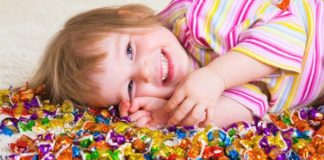 Как отучить ребенка от сладкого